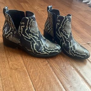 Vionic snake skin booties; 1” heel; size 6